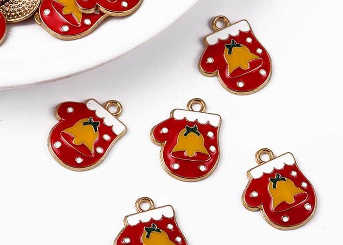 Pines Navideños 2023: Accesorios Únicos para la Temporada