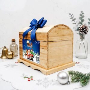 ancheta-navidena-baul-sorpresa-en-baul-de-madera-con-whisky-y-panettone